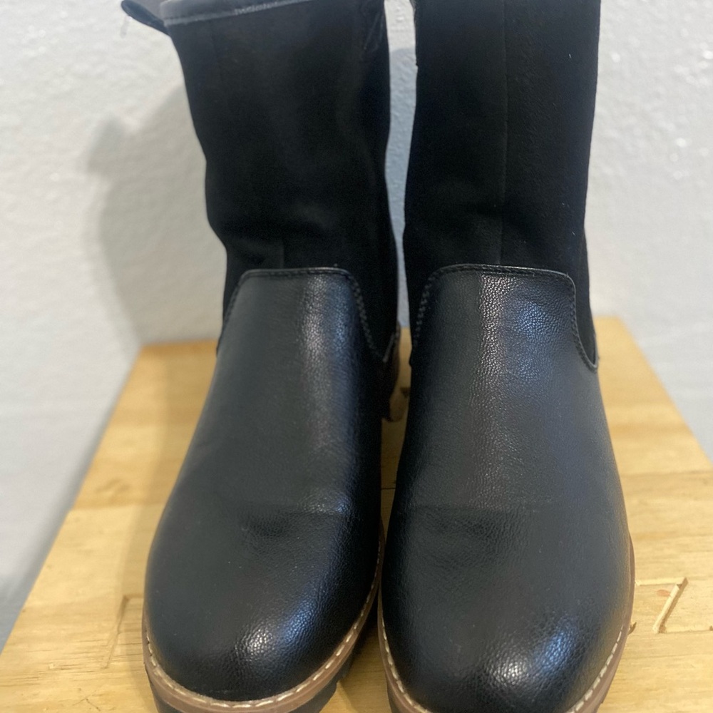 Nautica Black and Cream Boots